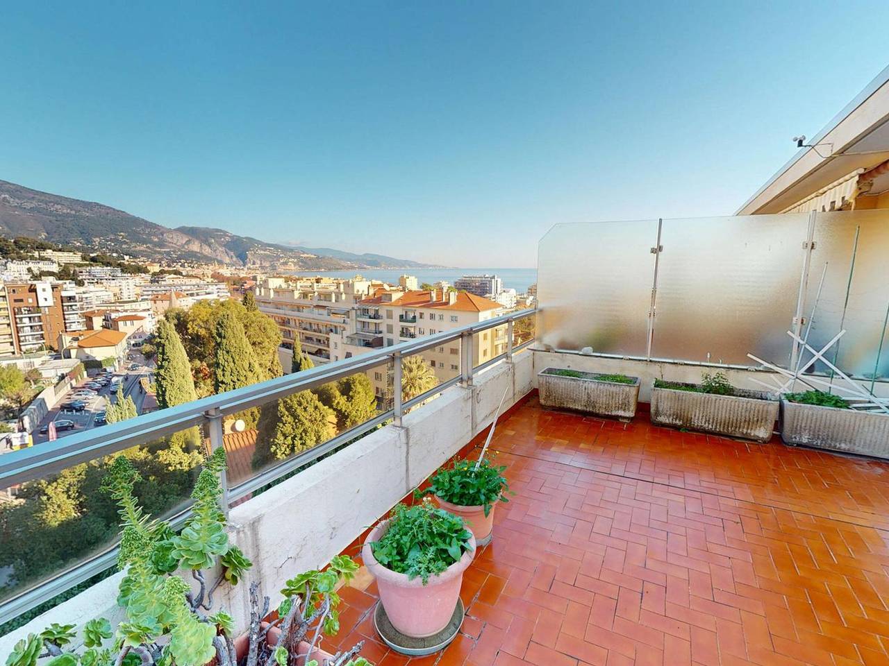 Appartement entier, Agréable 2P dernier étage avec immense terrasse et parking privé in Roquebrune-Cap-Martin, Côte méditerranéenne (France)