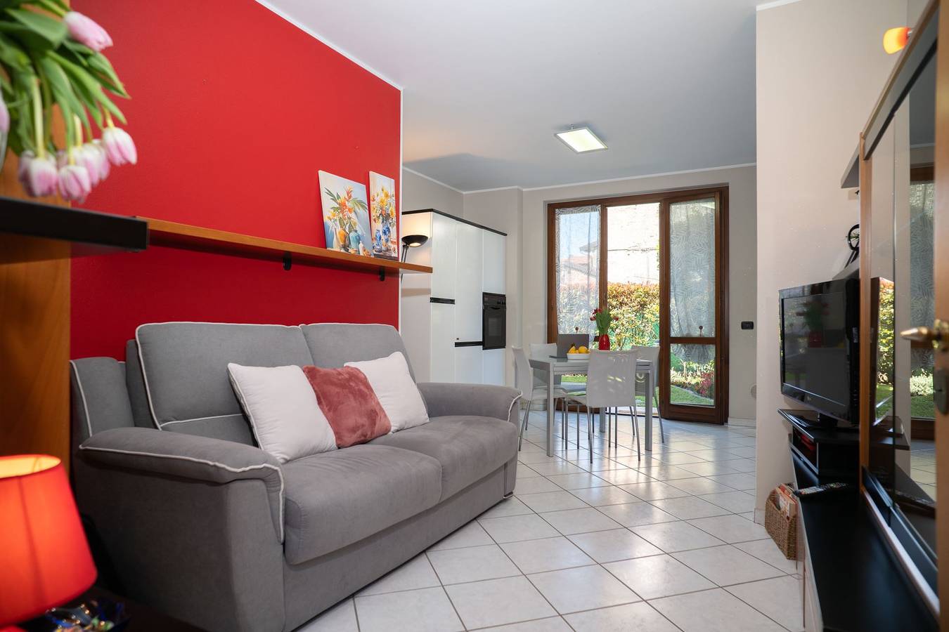 Appartamento intero, Milano Malpensa - L'oasi di Corina: Garden Escape, WIFI & Mxp in Somma Lombardo, Provincia di Varese