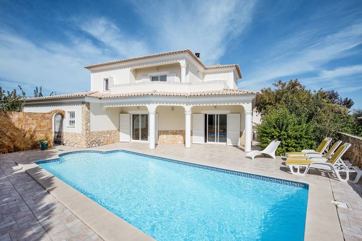 Villa voor 8 personen, met Balkon en Tuin