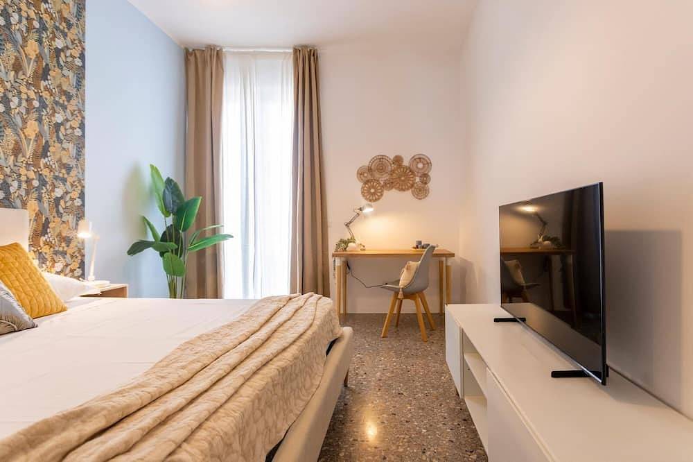 Entire apartment, Flora Cozy Flat close to Metro in Boccea, Rome