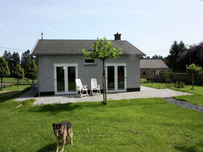 Location de vacances pour 4 personnes, avec Terrasse ainsi que Jardin et Sauna dans Rogery