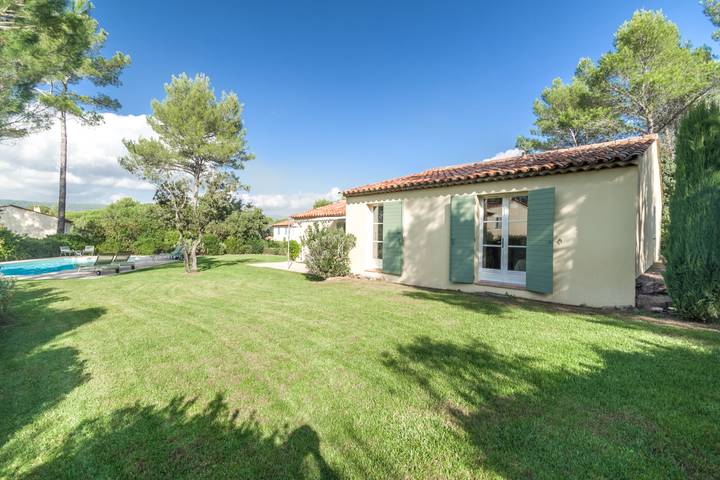 Location de vacances pour 6 personnes, avec terrasse ainsi que jardin et jacuzzi à La Motte - 2