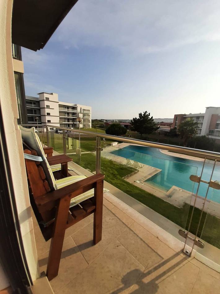 Hel lejlighed, 2-Bedroom Apartment with Pool and Garden in São Martinho do Porto in Praia de São Martinho do Porto, São Martinho do Porto