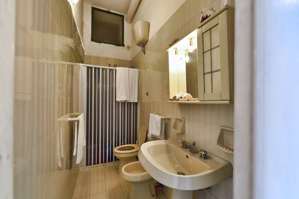 Comfortable bed and breakfast with private Parking in Tovere, Conca dei Marini