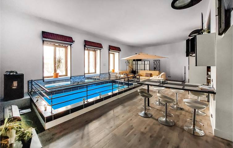 Gîte pour 10 personnes, avec sauna ainsi que piscine et terrasse, adapté aux familles à Saint-Bonnet-le-Château - 3