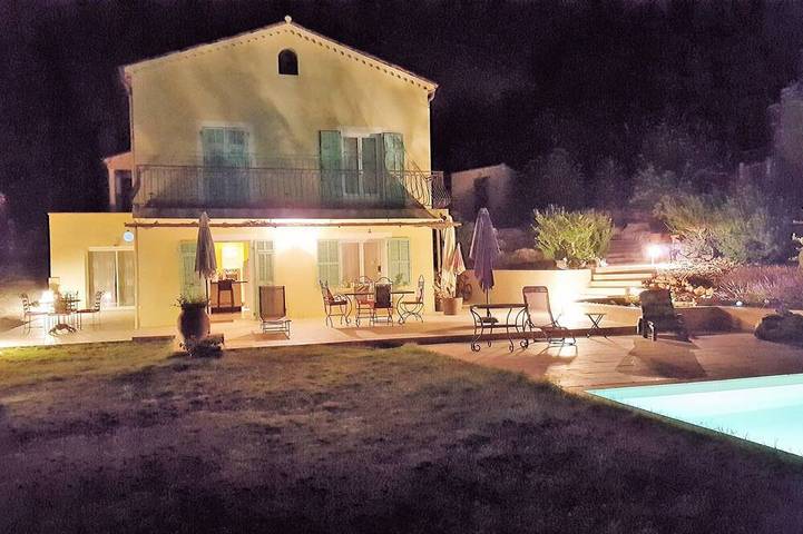 Villa pour 8 personnes, avec balcon et jardin à Roquefort-les-Pins