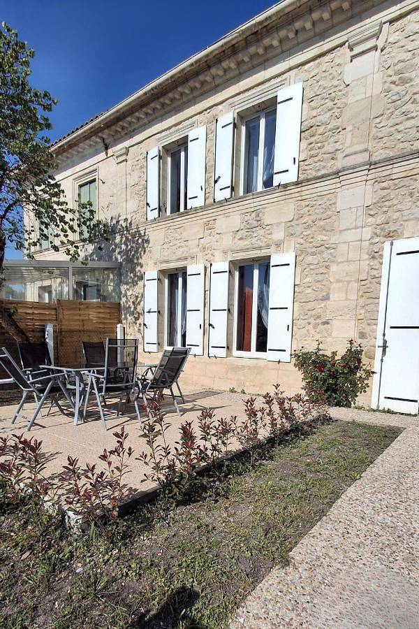 Gîte pour 6 personnes, avec terrasse à Valeyrac