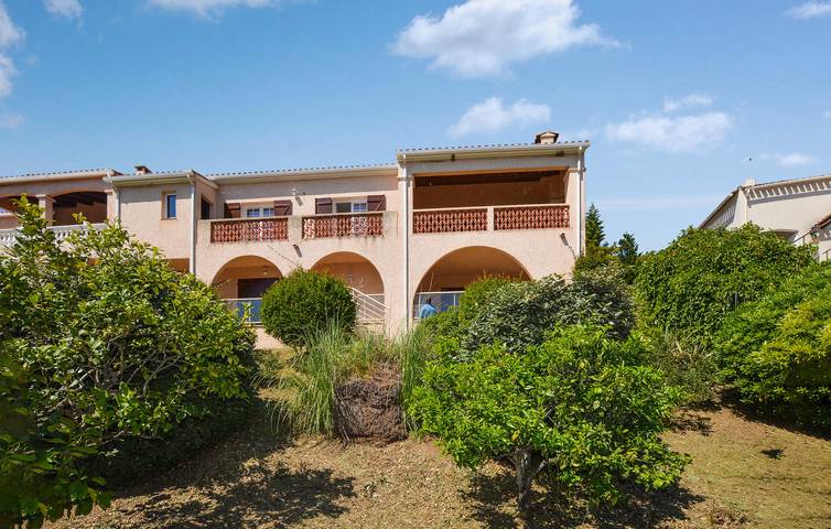 Location de vacances pour 8 personnes, avec Terrasse et Jardin à Appietto