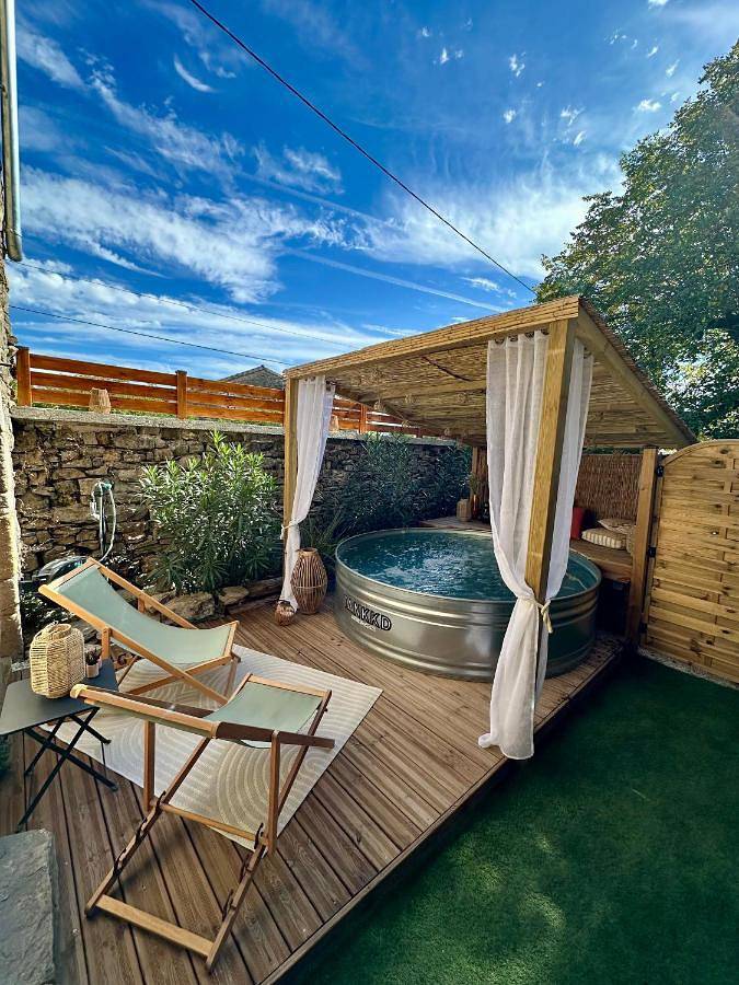 Maison de vacances pour 2 personnes, avec piscine et jacuzzi ainsi que sauna et jardin
