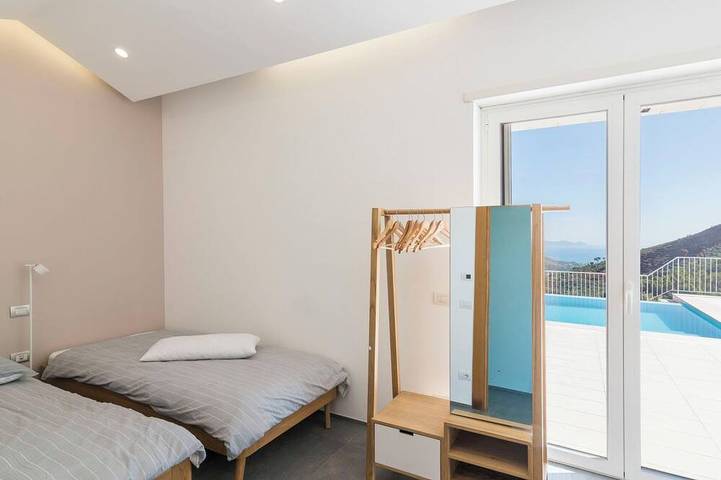 Splendida villa indipendente per 11 persone con piscina, A/C, WIFI e terrazza in Itri, Provincia di Latina