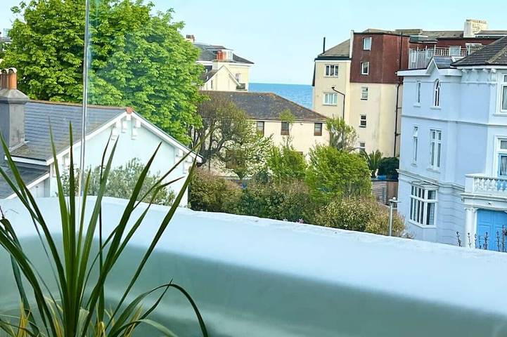 Apartment for 6 people, with Balcony and Terrace in Portsmouth