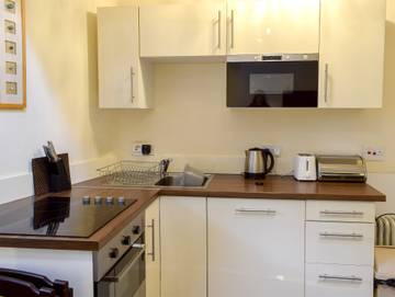 Log Cabin for 2 People in Bowness-on-Windermere, Cumbria, Photo 3