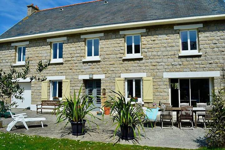 Location de vacances pour 10 personnes, avec terrasse et jardin dans Plage Pors Carn