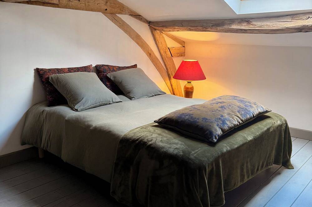 Grand Gîte 11 couchages Le Patio Bleu aux portes d'Aubeterre/Dronne in Saint-Romain, Charente