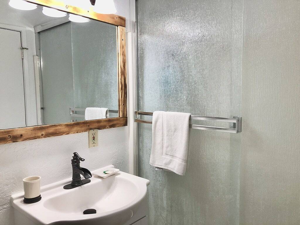 Oak Suite - Sierra Mountain Lodge in Madera County