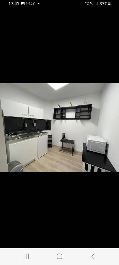 Appartement entier, One-Bedroom Apartment in Tavel, Région de Nîmes