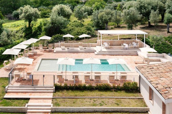 Location de vacances pour 6 personnes, avec piscine ainsi que jardin et vue, adapté aux familles à Paternopoli - 3