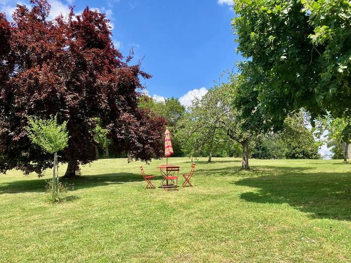 Location de vacances pour 2 personnes, avec vue ainsi que jardin et piscine à Saint-Martial-Viveyrol - 3