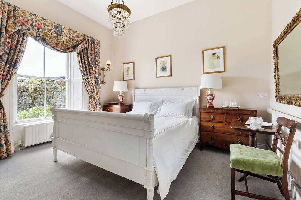 Historic Nile Lodge House,  6 Nile Lodge, Galway City , 5 bedrooms,  sleeps 10 in Galway, County Galway