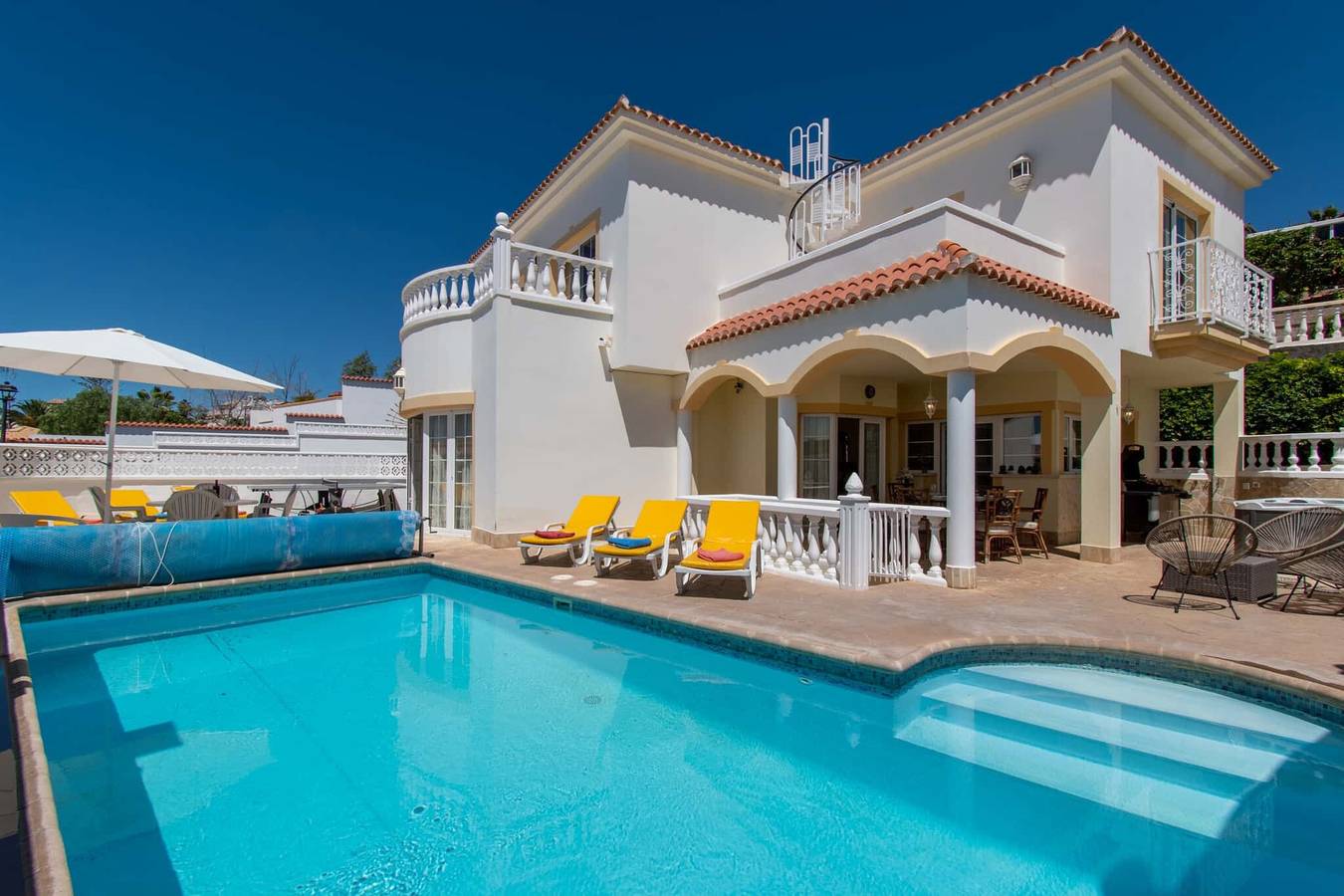 Villa Encantada con vistas al mar y piscina; admite mascotas in Chayofa, Arona 