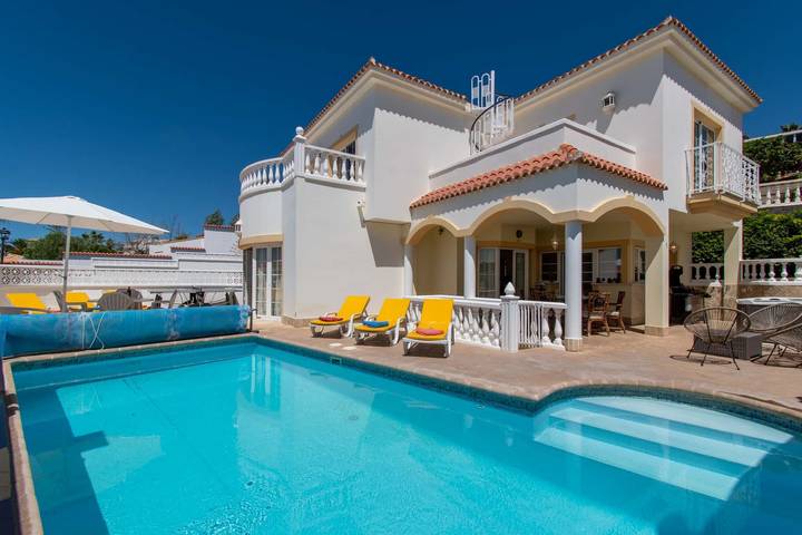 Villa pour 6 personnes, avec Balcon ainsi que Jacuzzi et Jardin à Arona