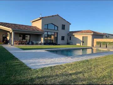 Cottage pour 11 personnes, avec piscine et jardin à Charmes-sur-Rhône