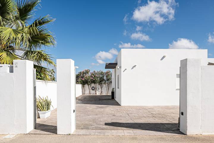 Villa 'Chill Out Of City' mit privatem Pool, Wlan und Klimaanlage in Pago del Humo, Chiclana de la Frontera