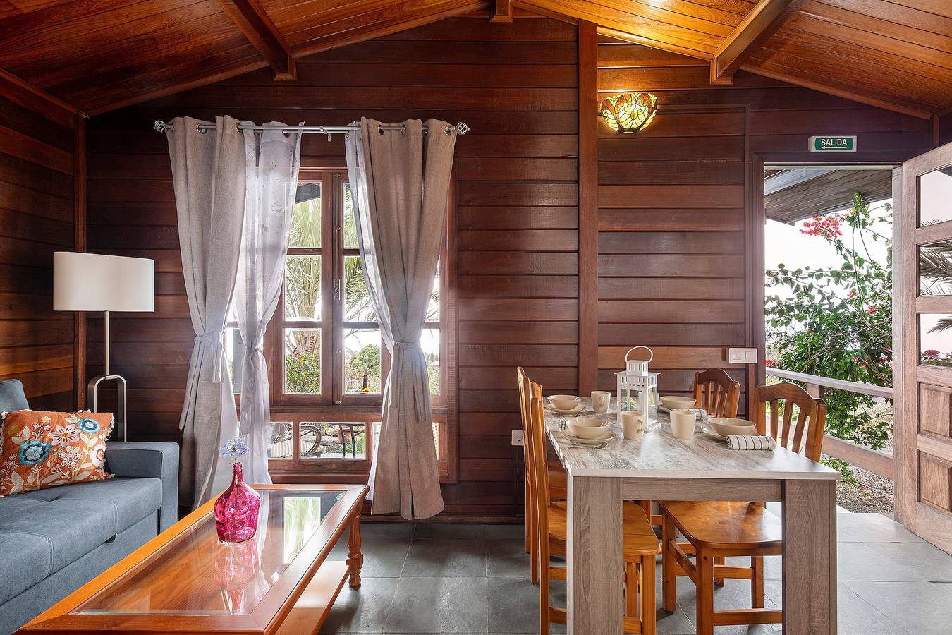 Holiday Home 'La Cabaña Del Atardecer' with Sea View, Wi-Fi and Air Conditioning in Las Manchas, Los Llanos de Aridane