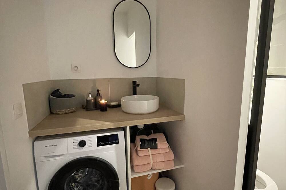 Apartamento entero, Cozy 1-bedroom condo in Paris with Wifi and underground parking in Châtillon, Altos del Sena