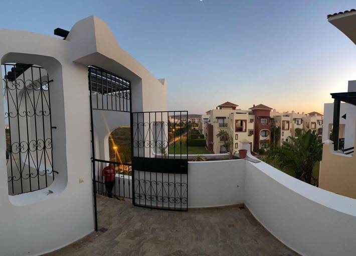 Gîte pour 7 personnes, avec vue et jardin ainsi que vue sur le lac et piscine dans Madagh - 3