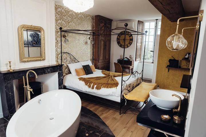 Chambre d’hôte pour 8 personnes, avec jardin ainsi que piscine et vue, animaux acceptés dans Mayenne - 2