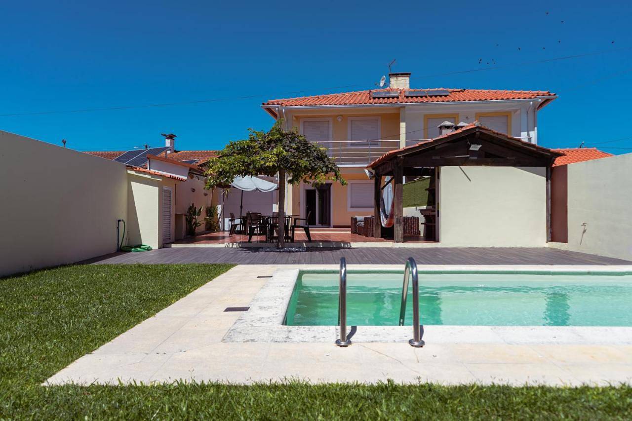 Retiro da Atafona Beach Pool House Yellow in Estarreja, Distrito de Aveiro