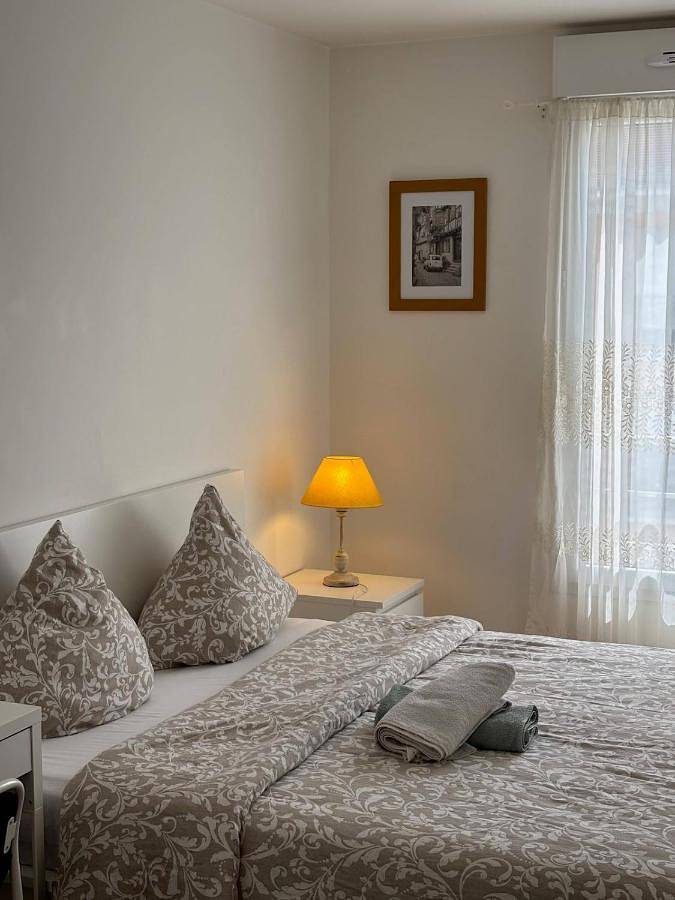 Appartement entier, Elegant Apartment with Private Parking, close to Paris in Le Blanc-Mesnil, Seine-Saint-Denis