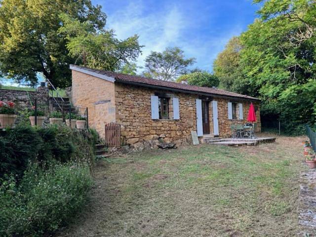 Location de vacances pour 3 personnes, avec Jacuzzi et Terrasse ainsi que Jardin et Piscine à Veyrignac