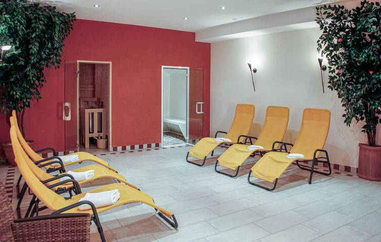 Ganze Ferienwohnung, Saunawohnung mit Terrasse & Parkplatz, 700m zur Galzigbahn in Lechtaler Alpen, Sankt Anton am Arlberg