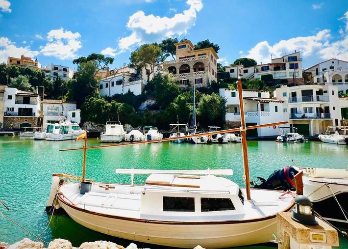 Maison de vacances pour 8 personnes, avec Balcon et Terrasse ainsi que Jardin et Vue à Cala Figuera