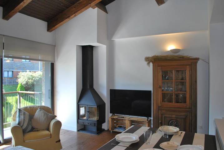 Appartement de vacances pour 8 personnes, avec vue ainsi que piscine et jardin