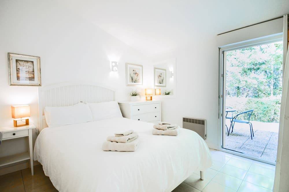 Ganze Wohnung, St Amand - Architect designed light and airy single-storey villa in Larzac, Périgord Noir