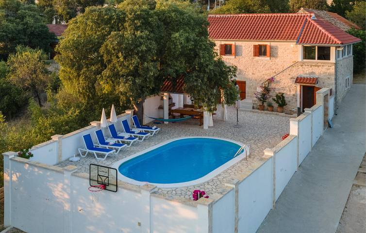 Ferienhaus für 6 Personen, mit Terrasse und Pool, mit Haustier in Općina Stankovci