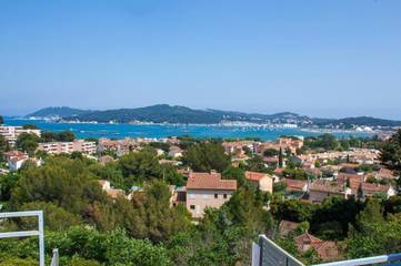 Gîte pour 4 personnes, avec vue ainsi que piscine et terrasse dans Tamaris