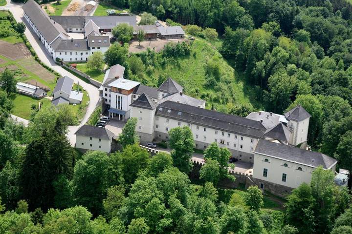 Hotel für 3 Personen, mit Terrasse und Garten in Wernberg