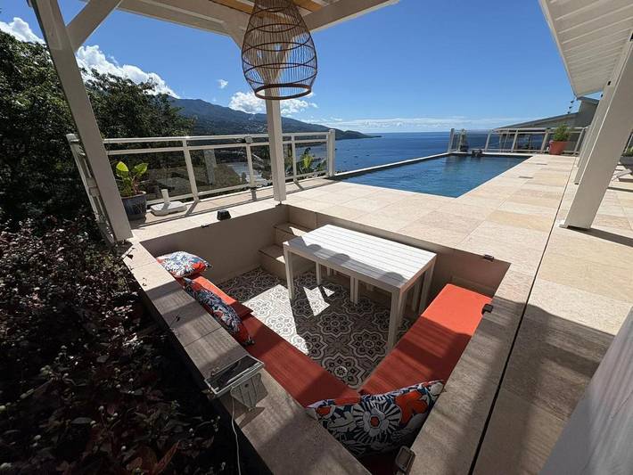 Location de vacances pour 4 personnes, avec jardin ainsi que piscine et vue dans Plage de Malendure - 2