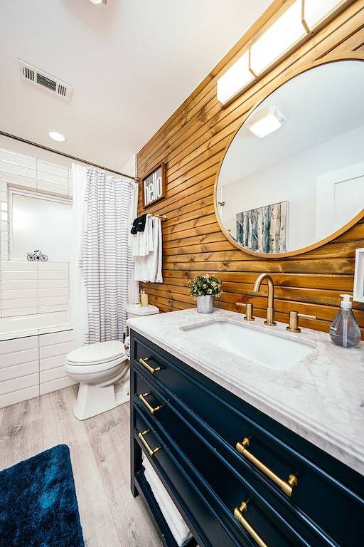 Vacation rental for 8 people, with yard in Bentonville