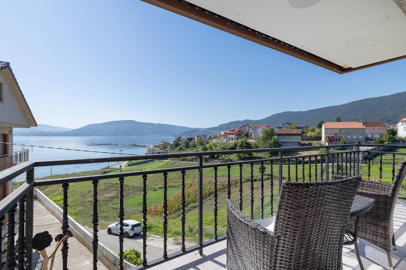 Casa vacacional 'Seaside Stay' con vistas al mar, jardín privado y Wifi in Santa Cristina de Cobres, Vilaboa