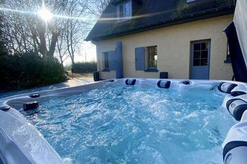 Gîte pour 10 personnes, avec jacuzzi et jardin dans Département Nord