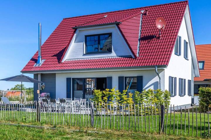 Ferienhaus für 8 Personen, mit Terrasse und Garten sowie Sauna in Kalkhorst