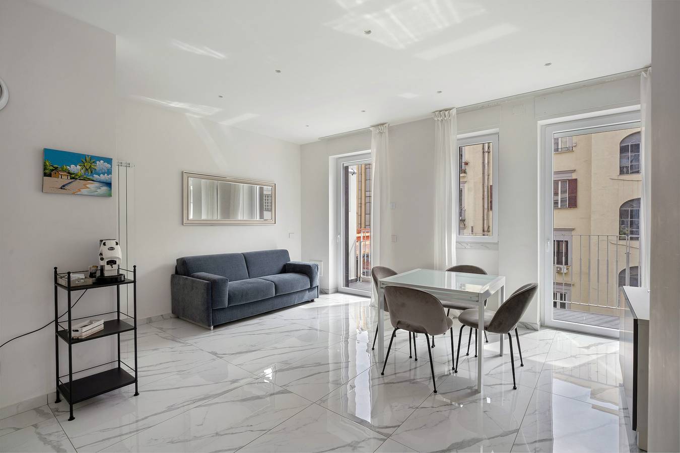 Ganze Wohnung, Ferienwohnung 'Deluxe - Zona Lungomare' mit Balkon, Wi-Fi und Klimaanlage in Neapel, Neapel Provinz