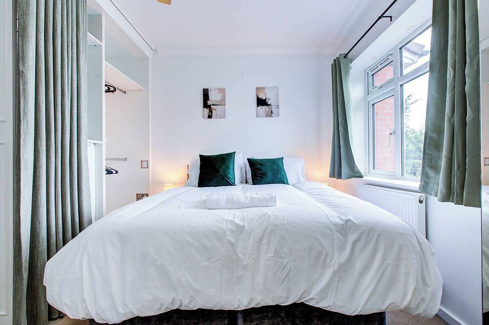 Spacious House - Heathrow, Slough, Pinewood in Iver, Colne Valley Park