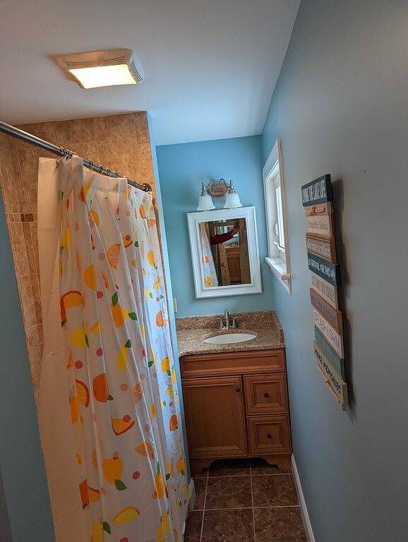 All the comforts of home in a gorgeous, relaxing lakefront home in Lake Gaston