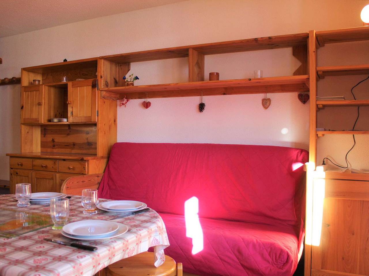 Appartement entier, Studio cosy à Vars Sainte Marie, 4 couchages, balcon sud, à 300m des pistes et commerces in Vars (station de ski), Vars
